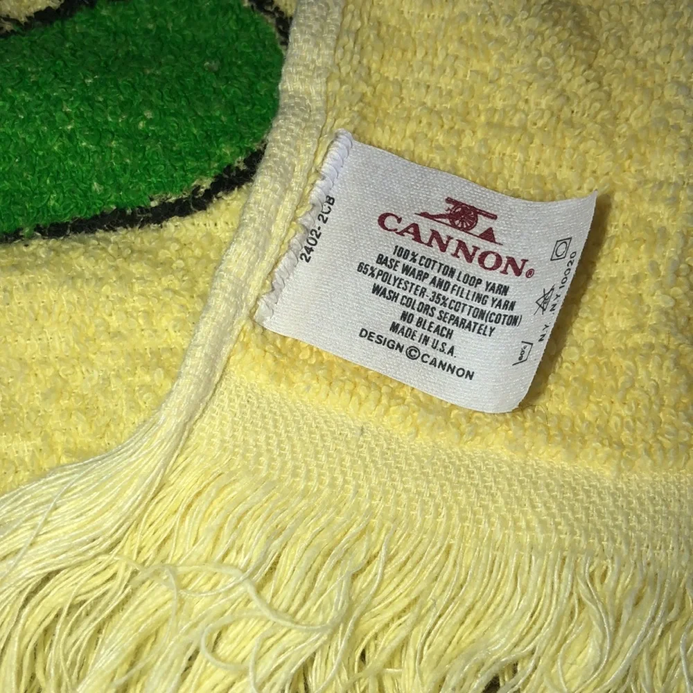 VINTAGE Disney Mickey Mouse Cannon Bath‎ Towel